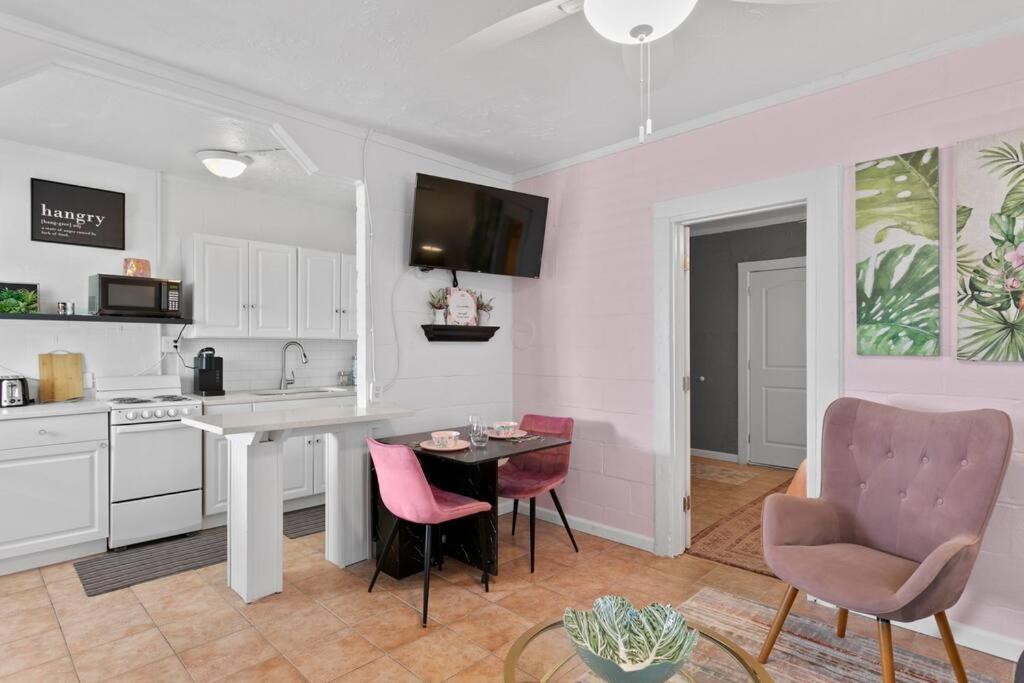 The Pink Oasis Waterfront 1 Bed Apt Leilighet Tampa Eksteriør bilde